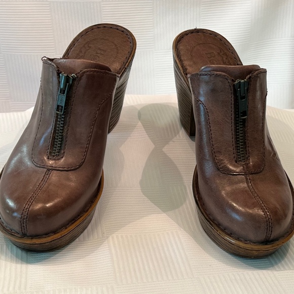 Born Shoes - Born Leather Clogs - Size 7/38